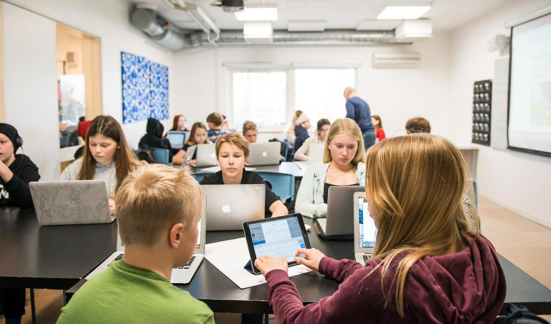 30 forskare kräver i en debattartikel i Dagens Nyheter att grundskolorna ska hållas stängda i ytterligare två till fyra veckor för att minska smittspridningen i samhället. Arkivbild. Foto: Alexander Olivera/TT