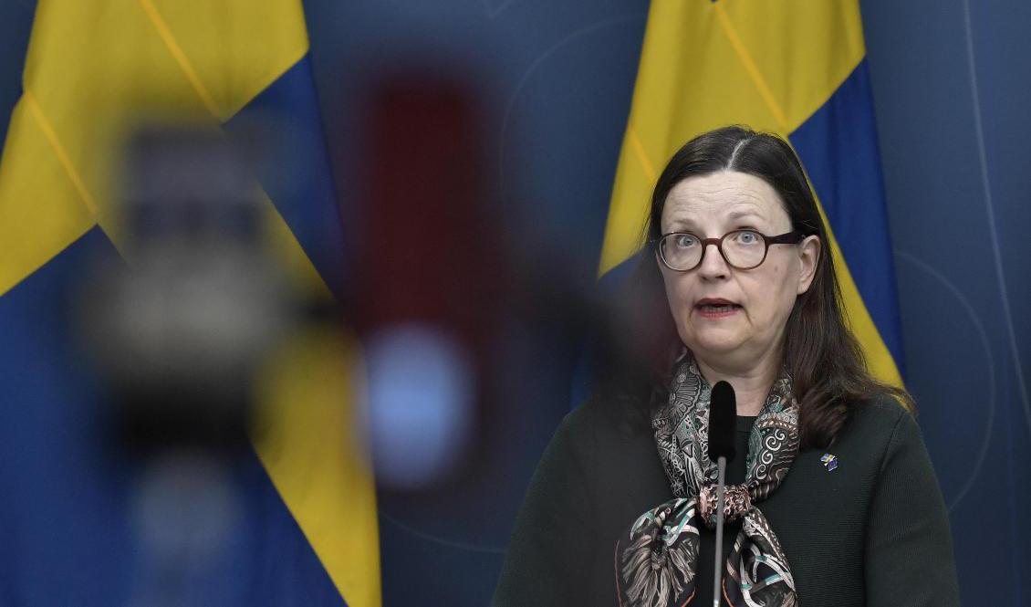 Utbildningsminister Anna Ekström vid en digital pressträff om ett beslut om att högstadieskolor ska få möjlighet att bedriva fjärr- eller distansundervisning om det behövs för att undvika smittspridning. Foto: Janerik Henriksson/TT