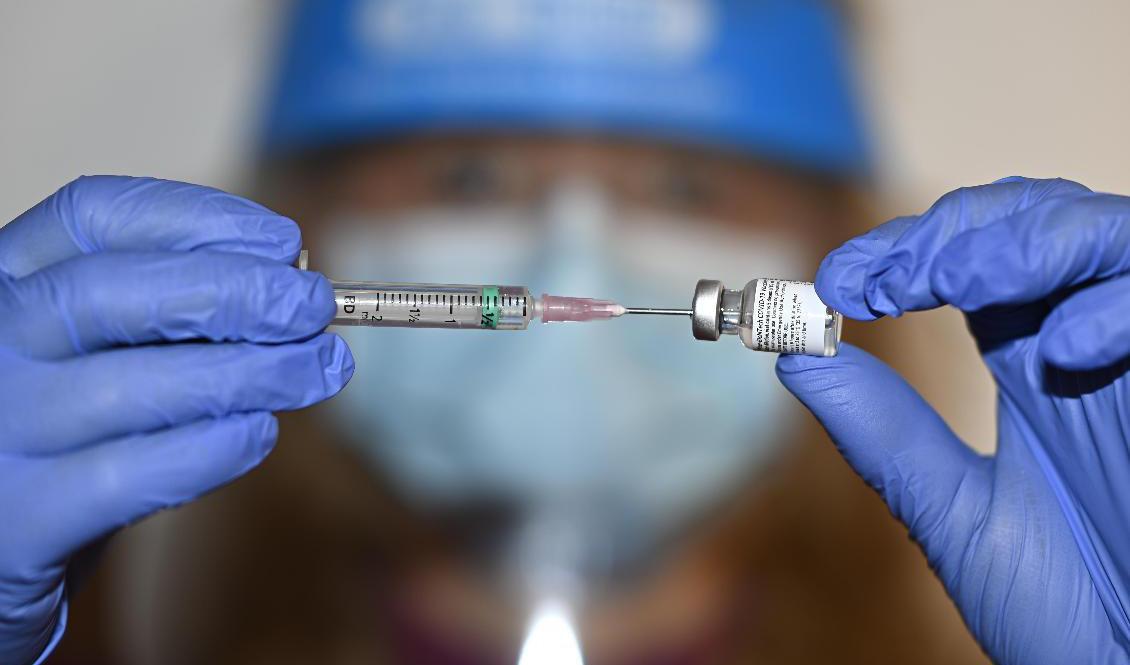 Läkemedelsverket följer löpande rapporter om biverkningar av covidvaccinen. Arkivbild. Foto: Mikael Fritzon/TT