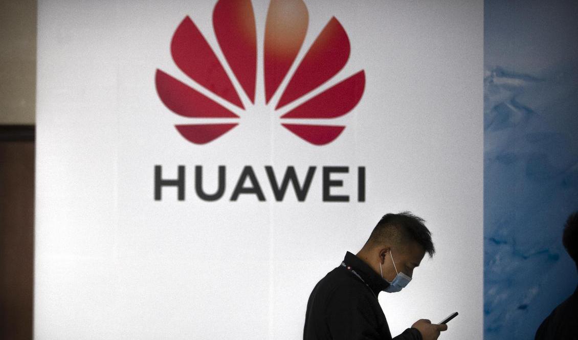 Många fibernät i Sverige använder Huaweis produkter. Arkivbild. Foto: Mark Schiefelbein/AP/TT
