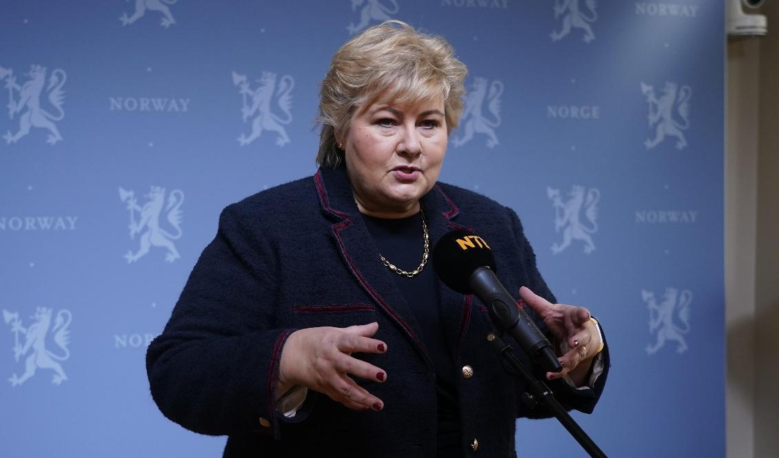 Norges statsminister Erna Solberg uttalar sig om nedstängningen i Osloregionen på lördagen. Foto: Terje Pedersen/NTB/TT