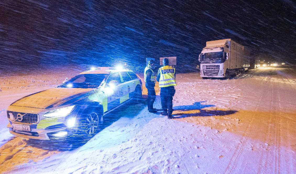 Polisen har fått hjälpa till i trafiken under natten, men inga allvarligare olyckor har rapporterats. Arkivbild. Foto: Johan Nilsson/TT