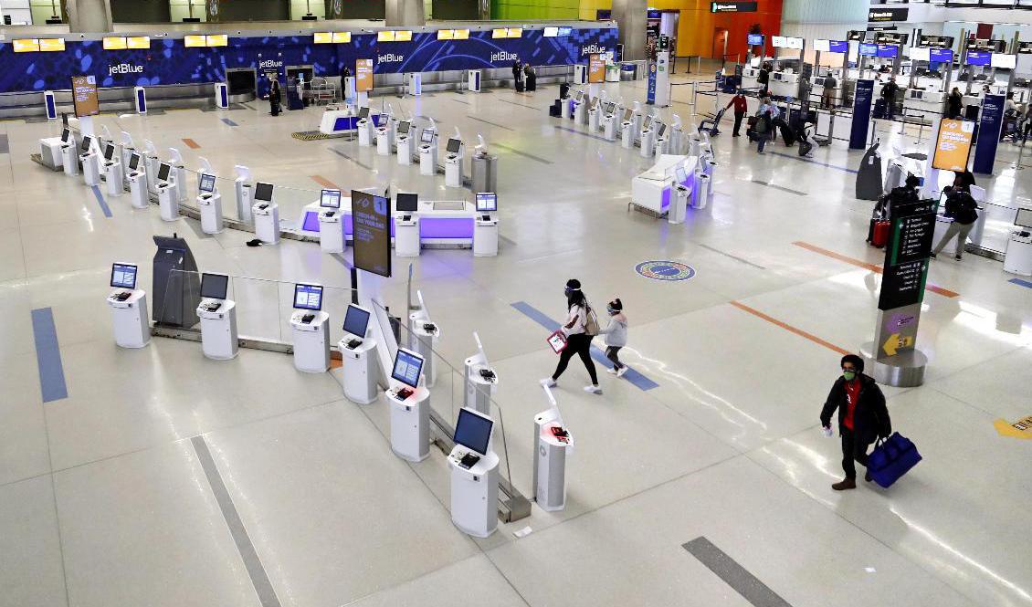 Få resenärer på plats vid flygplatsen Logan i Boston. Arkivbild. Foto: Michael Dwyer/AP/TT