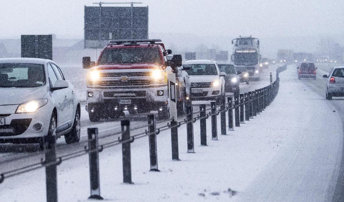 Snöfall i södra Sverige ställer till det på vägarna. Arkivbild. Foto: Johan Nilsson/TT