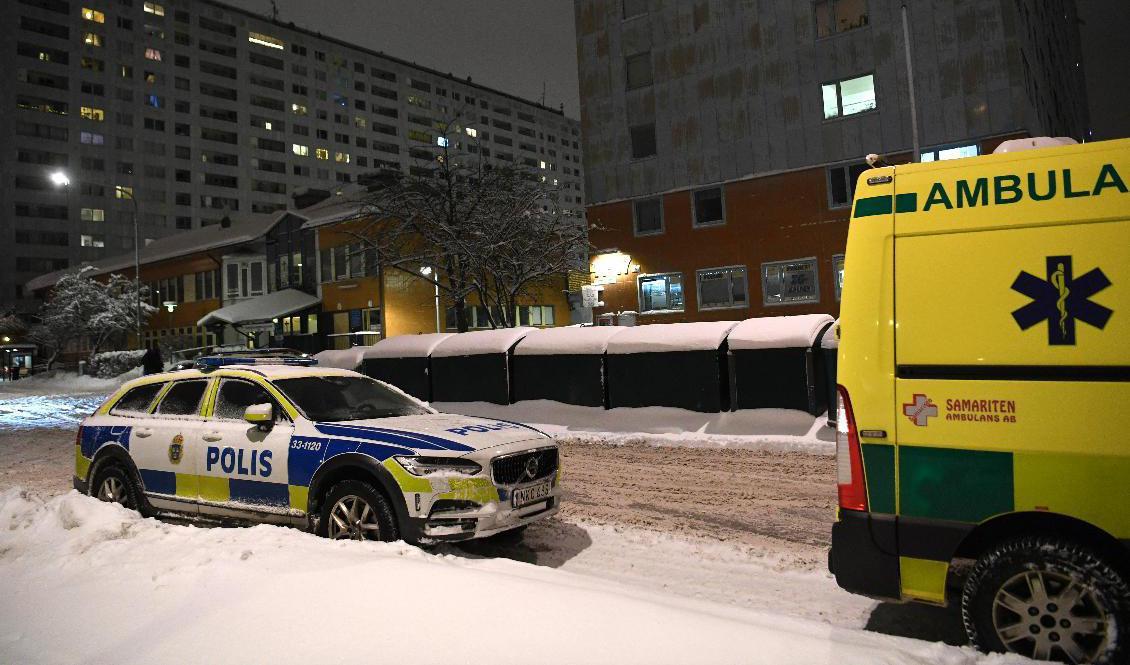 En man har skjutits till döds I stadsdelen Hagalund i Solna på tisdagskvällen. Foto: Fredrik Sandberg/TT