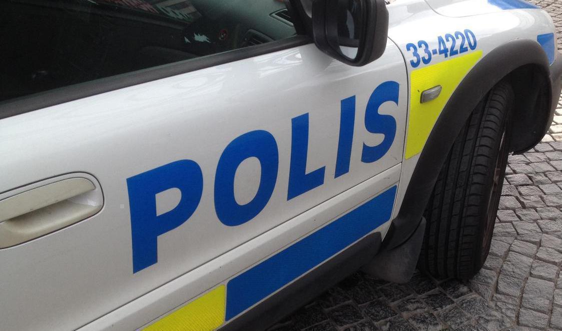 En yxbeväpnad man tog sig in i en skola i Varberg på torsdagen och skadade en elev lindrigt. Foto: Epoch Times