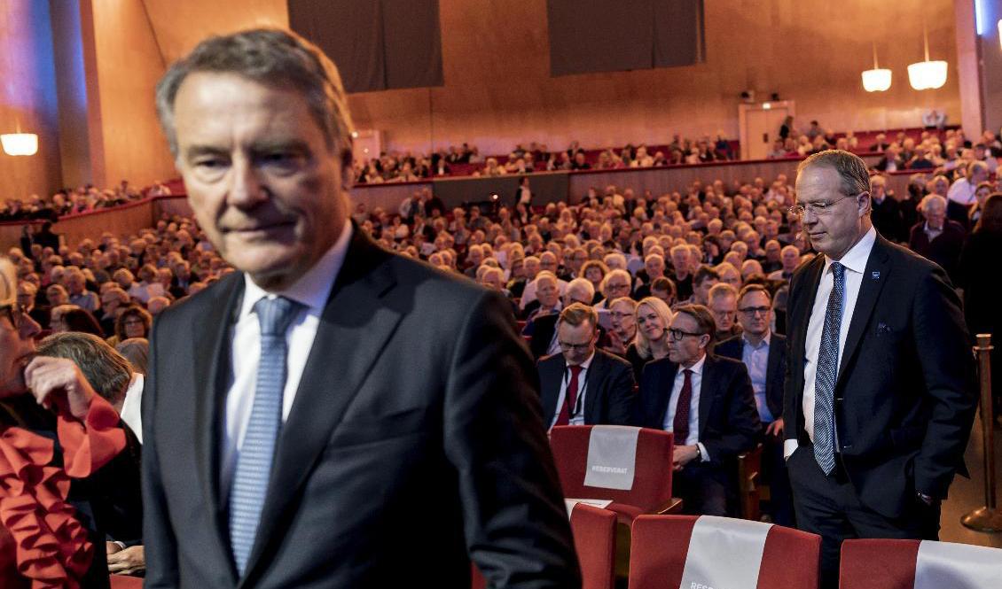 AB Volvos styrelse, med ordförande Carl-Henric Svanberg (till vänster), justerade bonusvillkoren i maj i fjol vilket bäddade för att vd Martin Lundstedt (till höger) och andra Volvochefer kunde ta ut 118 miljoner i bonusar under pandemiåret 2020. Arkivbild. Foto: Björn Larsson Rosvall/TT