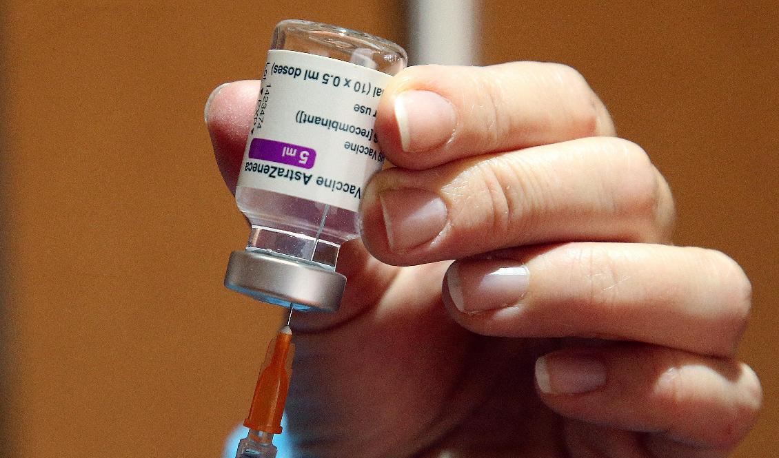 Flera länder har pausat vaccineringen med Astra Zenecas vaccin. Arkivbild. Foto: Bob Edme/AP/TT