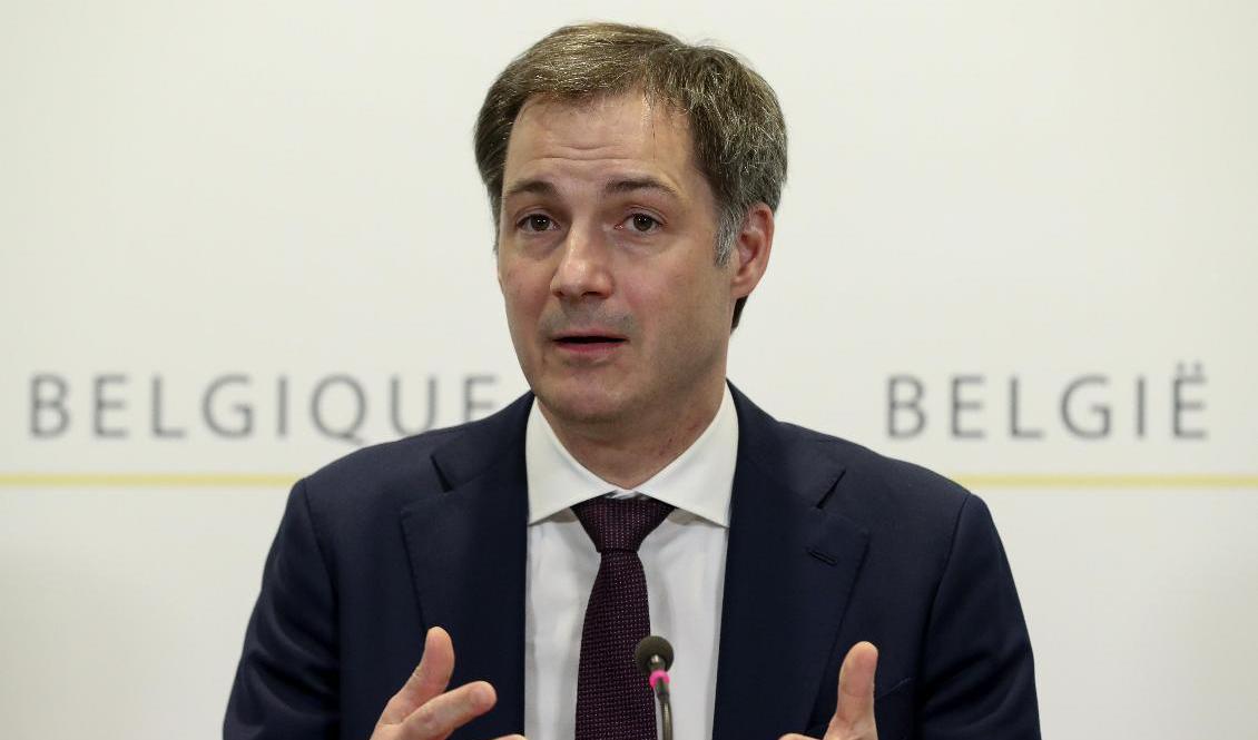 Belgiens premiärminister Alexander De Croo berättar om skärpta coronaåtgärder. Foto: Benoit Doppagne/AP/TT