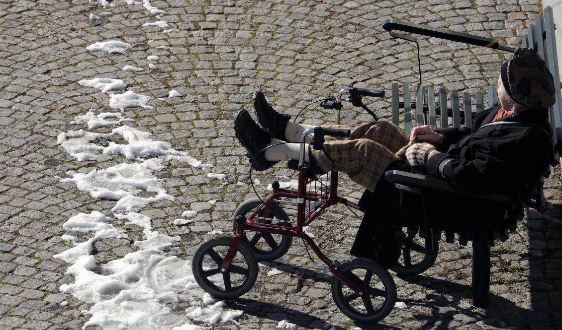 Påsken bjuder på klassiskt aprilväder med sol, blåst och ganska kyliga temperaturer. Arkivbild. Foto: Hasse Holmberg/TT