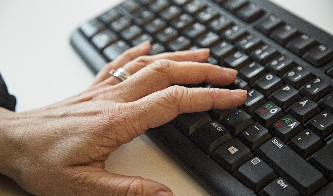 Allt fler jobbar hemifrån i pandemin – vilket gör att det utländska spionaget ökar, varnar Kanadas underrättelsetjänst. Arkivbild. Foto: Martina Holmberg/TT