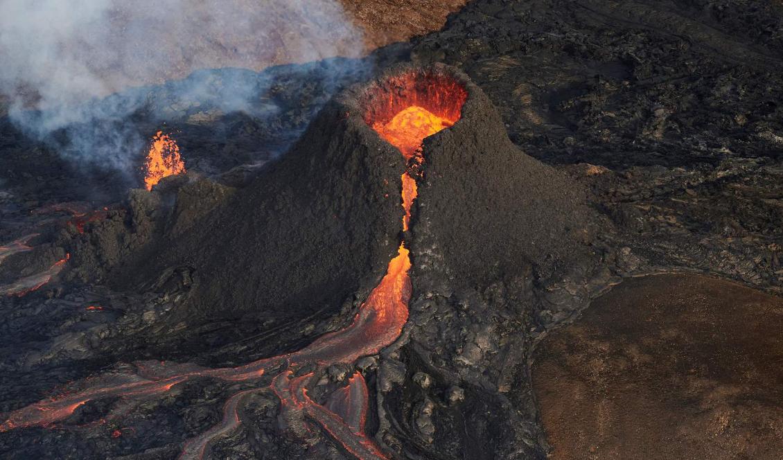Ett plötsligt utbrott som länge grott under ytan. Fungerar vi på samma sätt? Foto:
Halldor Kolbeins/AFP