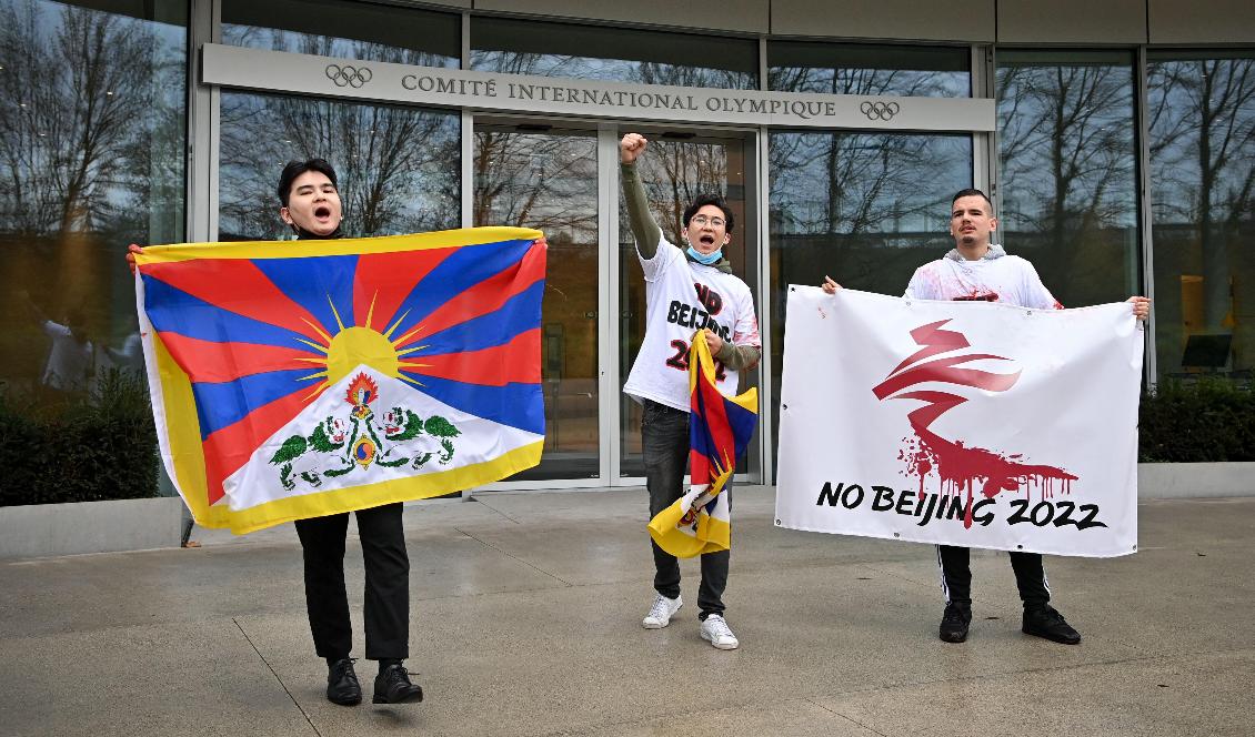 En koalition av 180 organisationer som representerar tibetaner, mongoler, uigurer, Hongkongbor och taiwaneser kräver en bojkott av OS i Kina. Foto: Fabrice Coffrini/AFP via Getty Images
