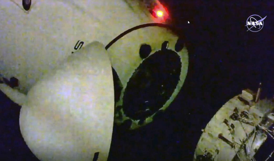 Rymdfarkosten Crew Dragon lämnar ISS. Bild från Nasa. Foto: Nasa/AP/TT