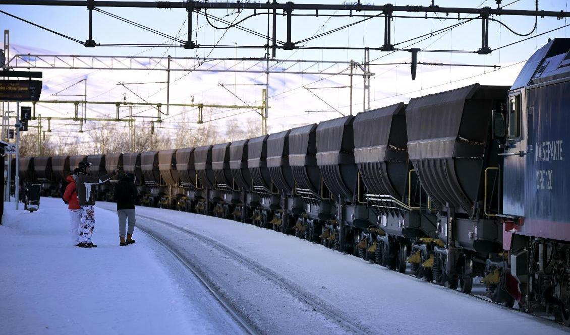 Det är stopp i tågtrafiken mellan Kiruna och Narvik sedan ett malmtåg spårat ur. Tåget på bilden har inget med texten att göra. Arkivbild. Foto: Janerik Henriksson/TT