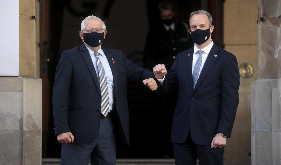 EU:s utrikeschef Josep Borrell (till vänster) och Storbritanniens utrikesminister Dominic Raab under G7-ländernas utrikesministermöte i London. Foto: Hannah Mckay/AP/TT