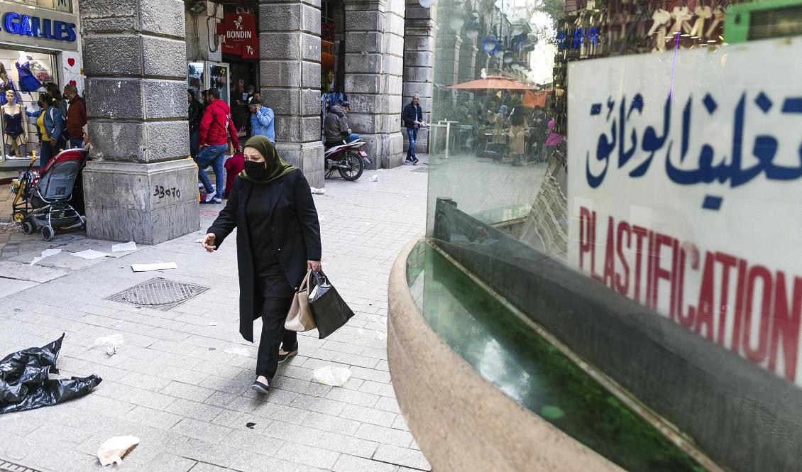 Lockdown väntar Tunisien – som kämpar mot spridningen av covid-19. Bilden är från Tunis. Foto: Hassene Dridi/AP/TT