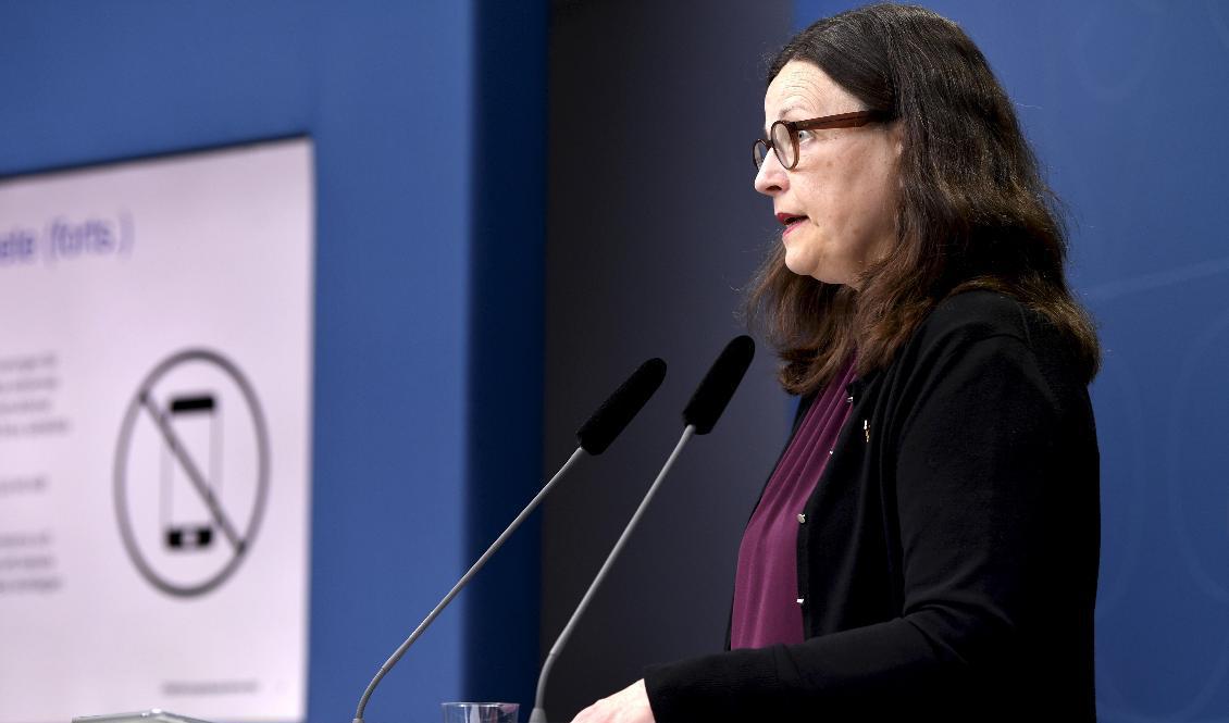 Utbildningsminister Anna Ekström (S) presenterar en nationell plan för trygghet och studiero under en pressträff i Rosenbad på tisdagen. Foto: Henrik Montgomery/TT