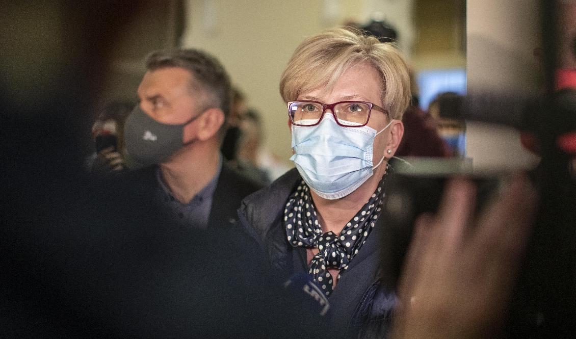 Litauens premiärminister Ingrida Simonyte på Vilnius flygplats under söndagskvällen, där hon träffat flera av dem som var ombord det omdirigerade flygplanet. Foto: Mindaugas Kulbis/AP/TT