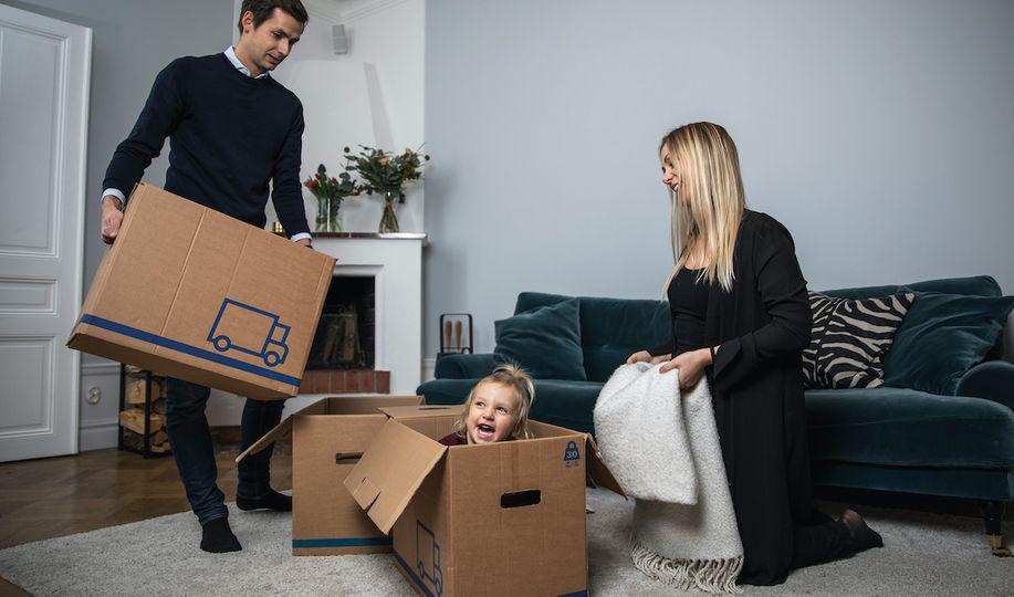 Betydligt fler flyttar från Stockholmsregionen där bostadspriserna är höga än från Norrlandskommunerna där man får mer boyta för pengarna. Foto: Länsförsäkringar Fastighetsförmedling