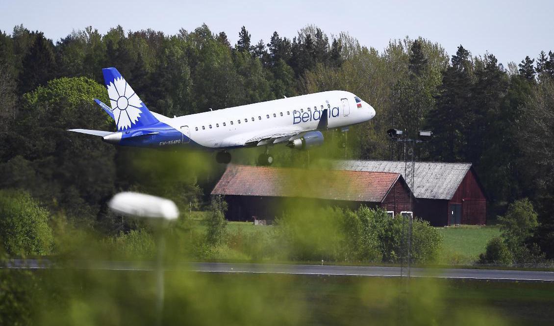 Flygplan från belarusiska flygbolaget Belavia stoppas nu även formellt från alla flygningar till EU:s medlemsländer. Arkivbild. Foto: Claudio Bresciani/TT
