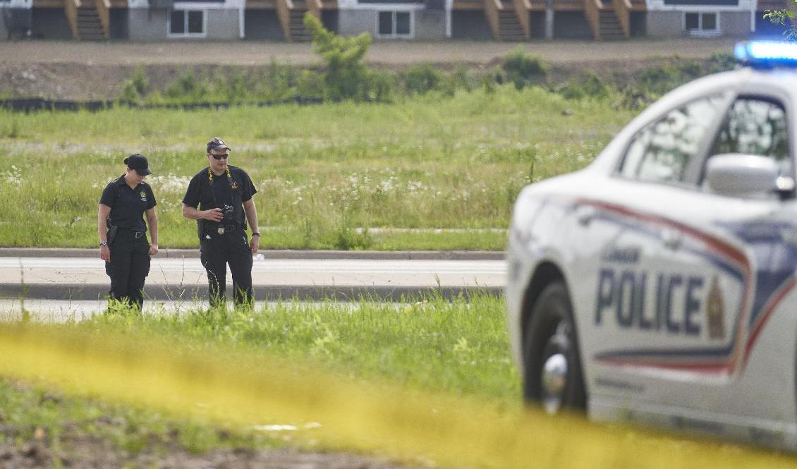 Polisens utredare på brottsplatsen. Foto: Geoff Robins/AP/TT
