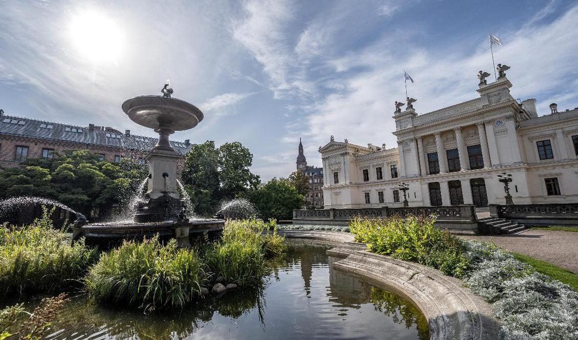 Lunds universitet står sig väl i en internationell kvalitetsrankning. Bilden visar universitetets huvudbyggnad vid Universitetsplatsen i Lundagård. Arkivbild. Foto: Johan Nilsson/TT