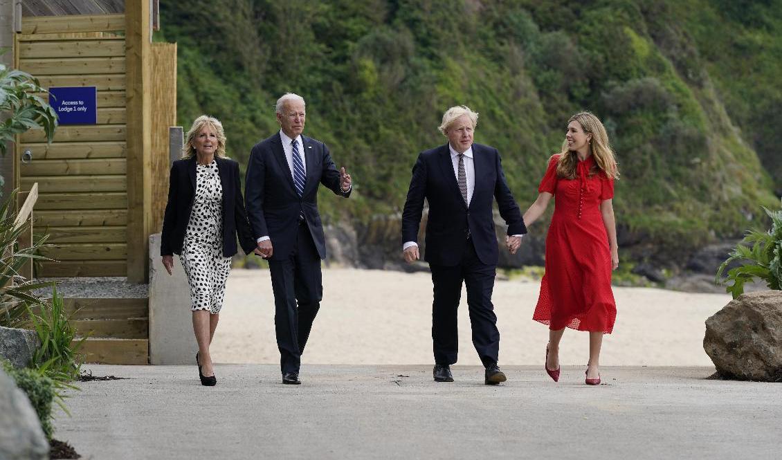 Presidentparet Joe och Jill Biden träffar Storbritanniens premiärminister Boris Johnson och hans fru Carrie Johnson i Carbis Bay, England. Foto: Patrick Semansky/AP/TT