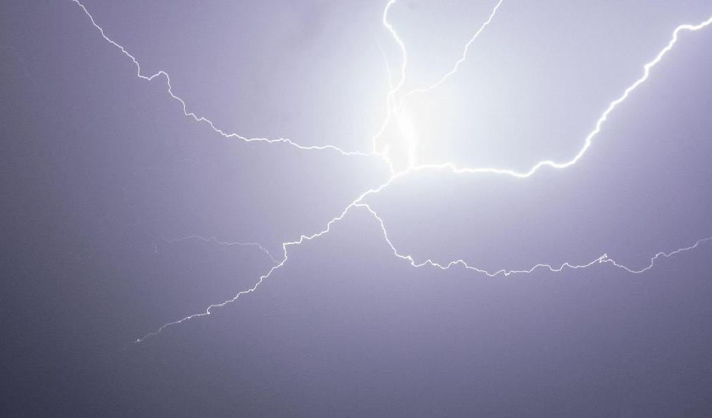 Veckan inleds med åska och regn på många håll. Arkivbild. Foto: Johan Nilsson/TT