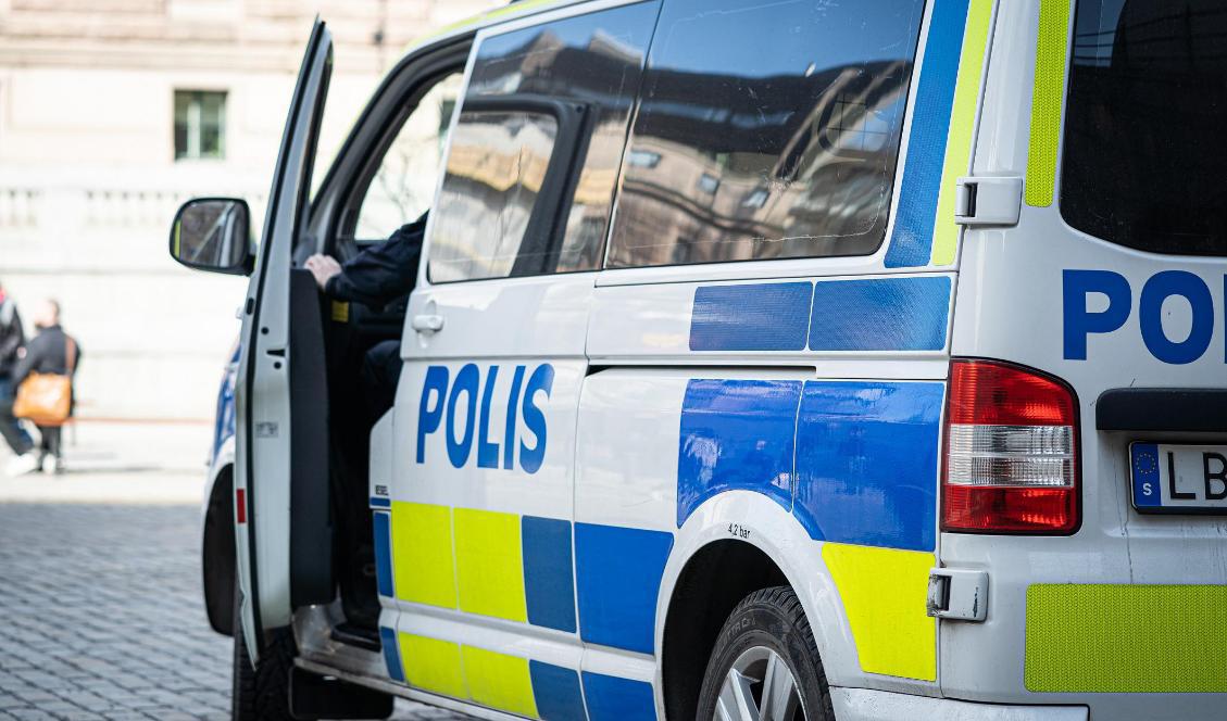 En man sköts ihjäl och en person skadades vid en skjutning vid en pizzeria i Sätra i södra Stockholm.
 Foto: Sofia Drevemo. Arkivbild.