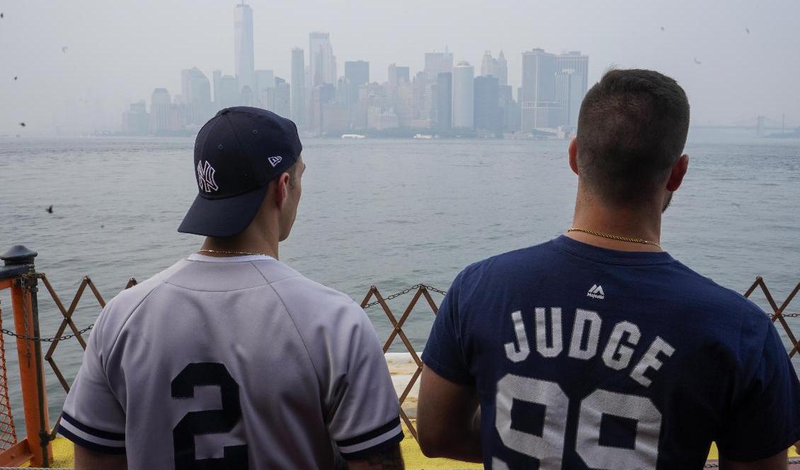 Röken från skogsbränderna ligger tjock över Manhattan i New York. Foto: Mary Altaffer/AP/TT