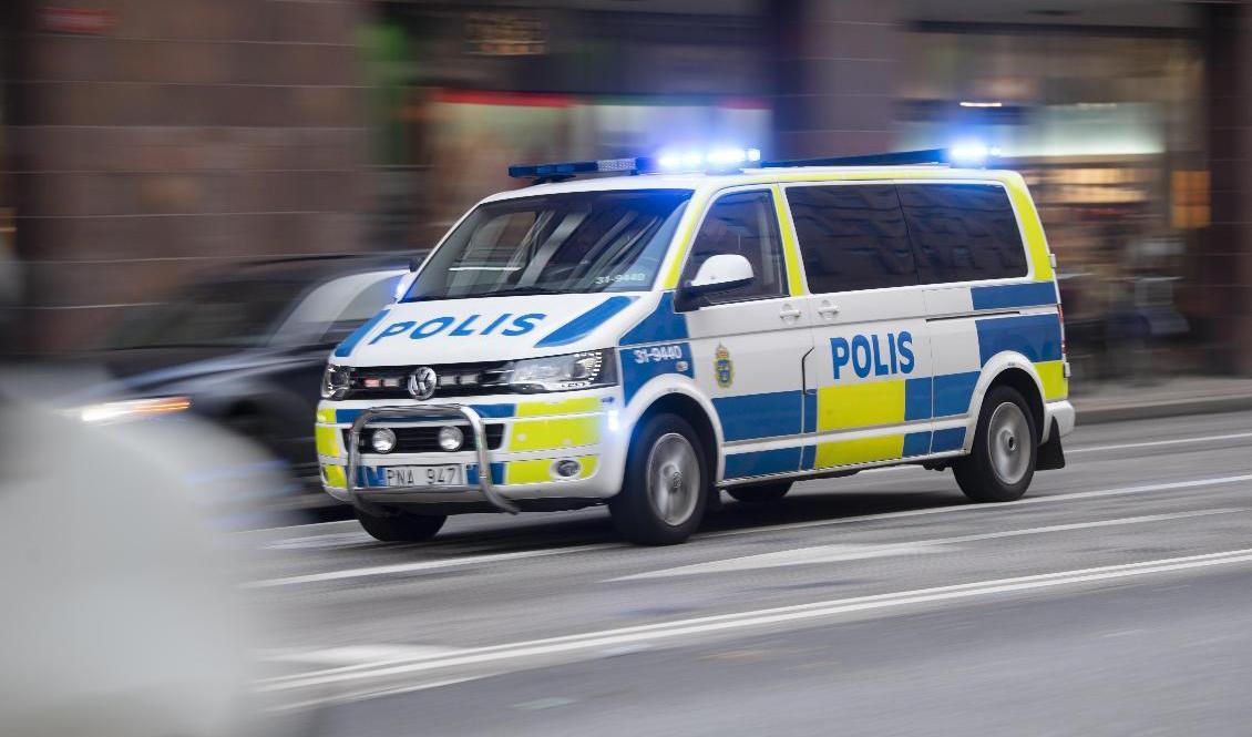 En grupp klimataktivister stoppade trafiken på en gata i centrala Malmö på lördagen – flera personer greps av polisen. Arkivbild. Foto: Fredrik Sandberg/TT
