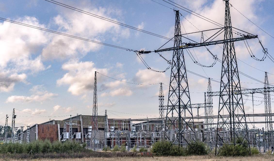 Sydvästlänkens omriktarstation utanför Lyby i Skåne. Länken ska säkra elleveranser till landets södra delar, men har varit kraftigt försenad. Arkivbild. Foto: Johan Nilsson/TT