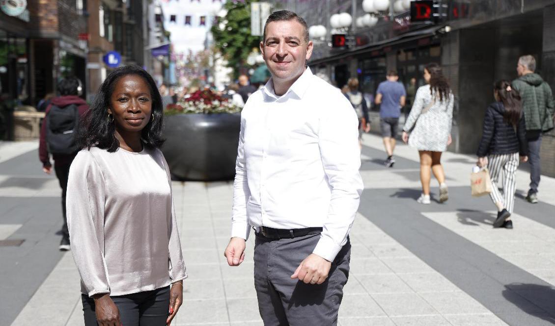Liberalernas Nyamko Sabuni och Roger Haddad presenterar förslag för att återupprätta den svenska kunskapsskolan. Foto: Stefan Jerrevång / TT