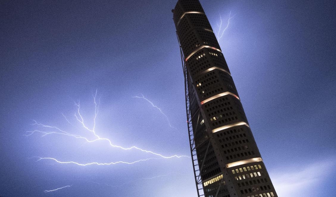 Regn och åska drar in över västra Götaland. I östra Sverige blir det ösregn. Arkivbild. Foto: Johan Nilsson/TT