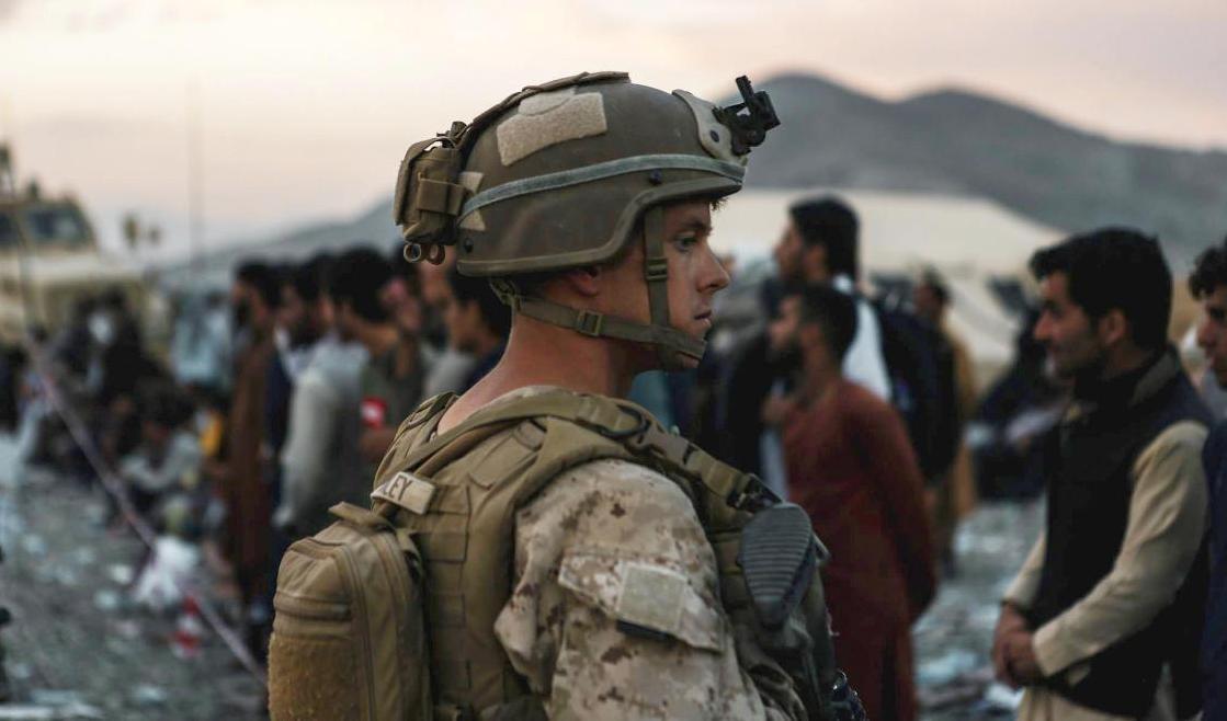 Amerikansk militär bevakar Kabuls flygplats. Bild från i fredags. Foto: Sgt Isaiah Campbell/US Marine Corps via AP/TT