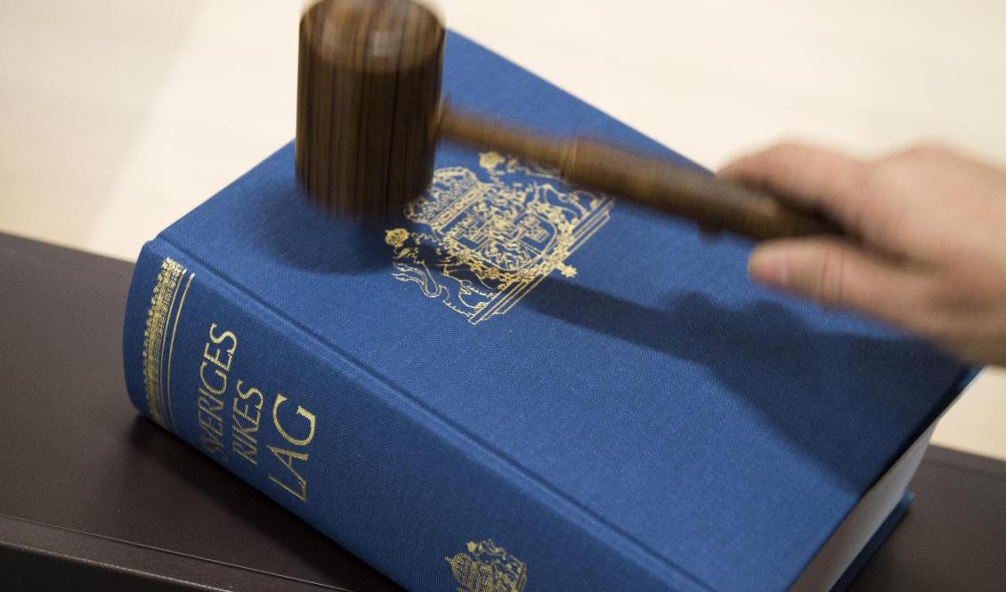 Tre män döms till fängelse och livstids utvisning för grov våldtäkt mot en kvinna med intellektuell funktionsnedsättning. Arkivbild. Foto: Henrik Montgomery/TT