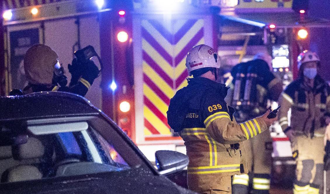 Två hus en radhuslänga brinner. Arkivbild. Foto: Johan Nilsson/TT