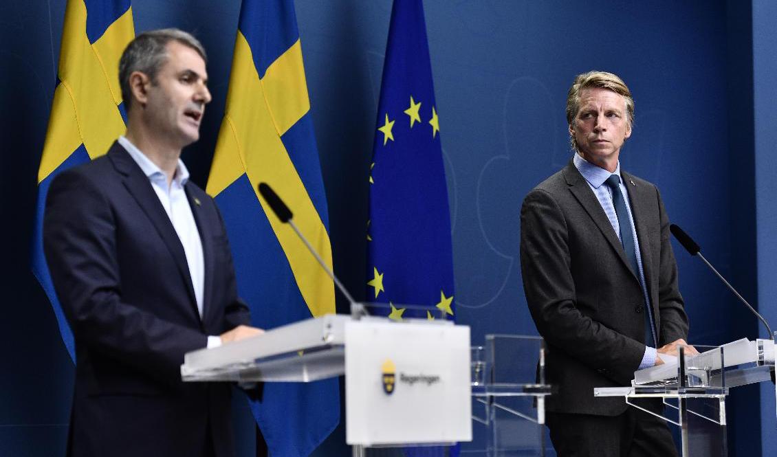 Näringsminister Ibrahim Baylan (S ) och miljö- och klimatminister Per Bolund (MP). Arkivbild. Foto: Erik Simander/TT