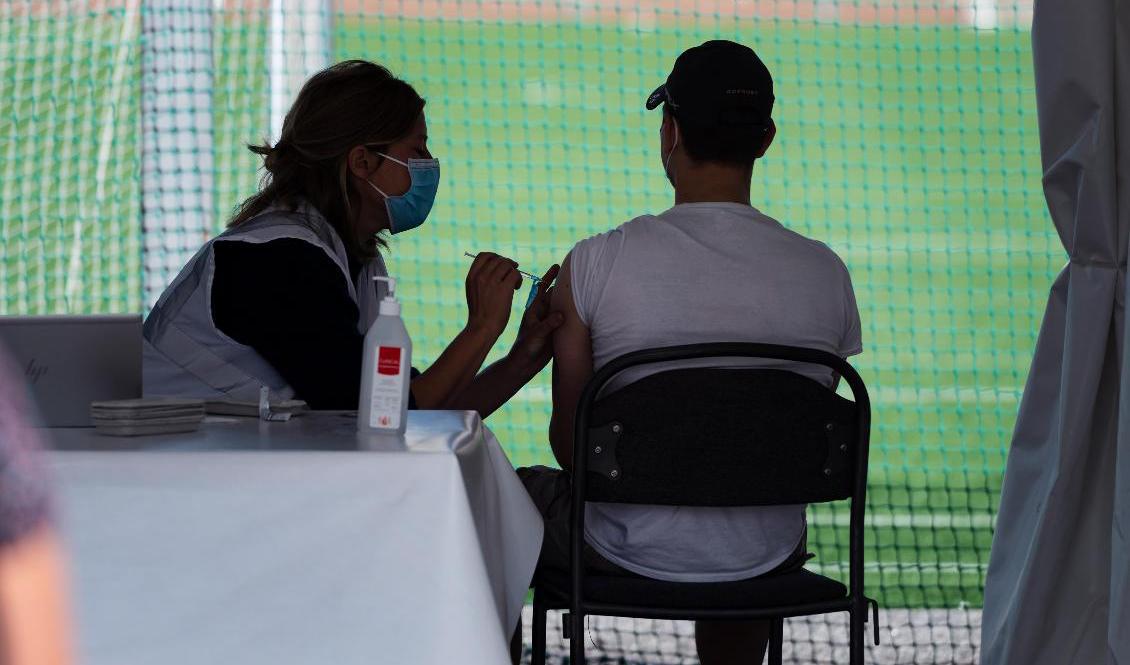 Ett antal regioner har inte bestämt sig för om båda föräldrarna måste samtycka till covidvaccin för 12-15-åringar. Arkivbild. Foto: Stina Stjernkvist/TT