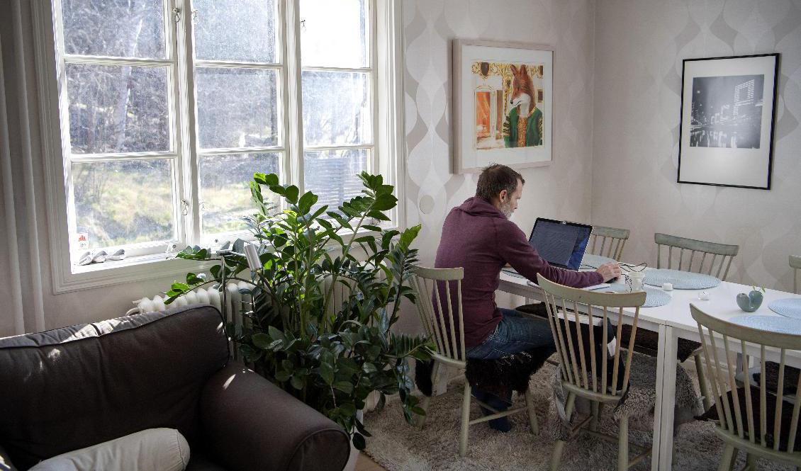 Synen på distansarbete skiljer sig åt - något som kan skapa sprickor mellan olika grupper i arbetslivet. Arkivbild. Foto: Jessica Gow/TT
