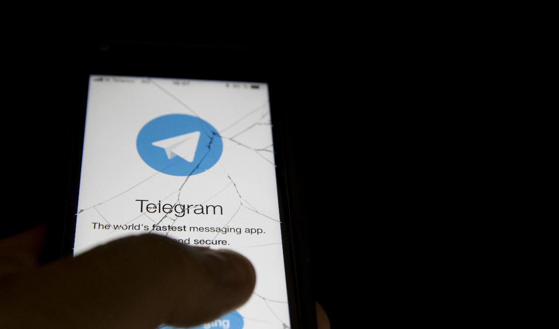 För att få tillgång till materialet exporteras det ut ur polisens avlyssningssystemen och sparas ner på en server. Därefter laddas det ner och lagras lokalt. Arkivbild. Foto: Terje Pedersen/NTB/TT