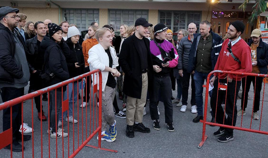 Wiktor Sterner, Joel Forsberg och Jesper Samuelsson åkte från Gävle för att se Solen. Foto: Mattias Hansson / TT