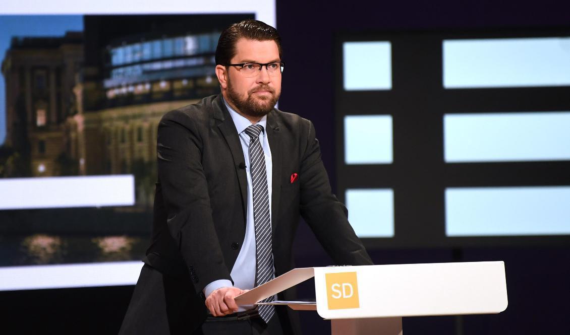 Sverigedemokraternas partiledare Jimmie Åkesson (SD) under söndagens partiledardebatt i Agenda i SVT. Foto: Fredrik Sandberg/TT