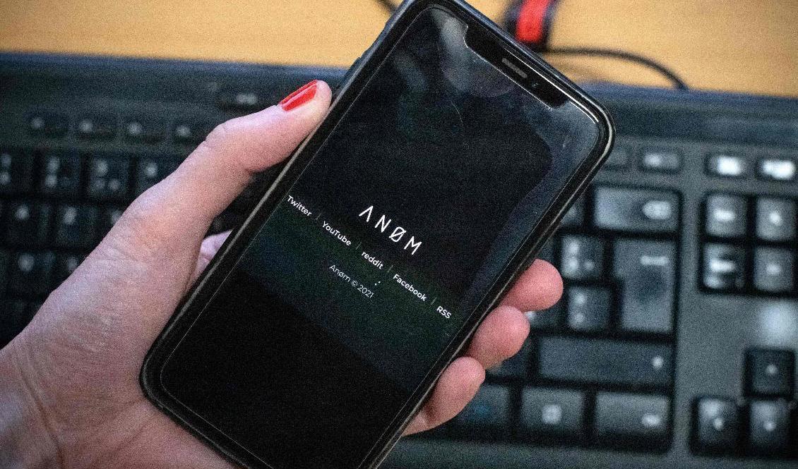 Polis har kunnat ta del av kriminellas kommunikation över krypteringstjänsten Anom. Totalt rör det sig om 27 miljoner meddelanden, enligt Europol och FBI. Arkivbild. Foto: Olivier Morin/AFP/TT