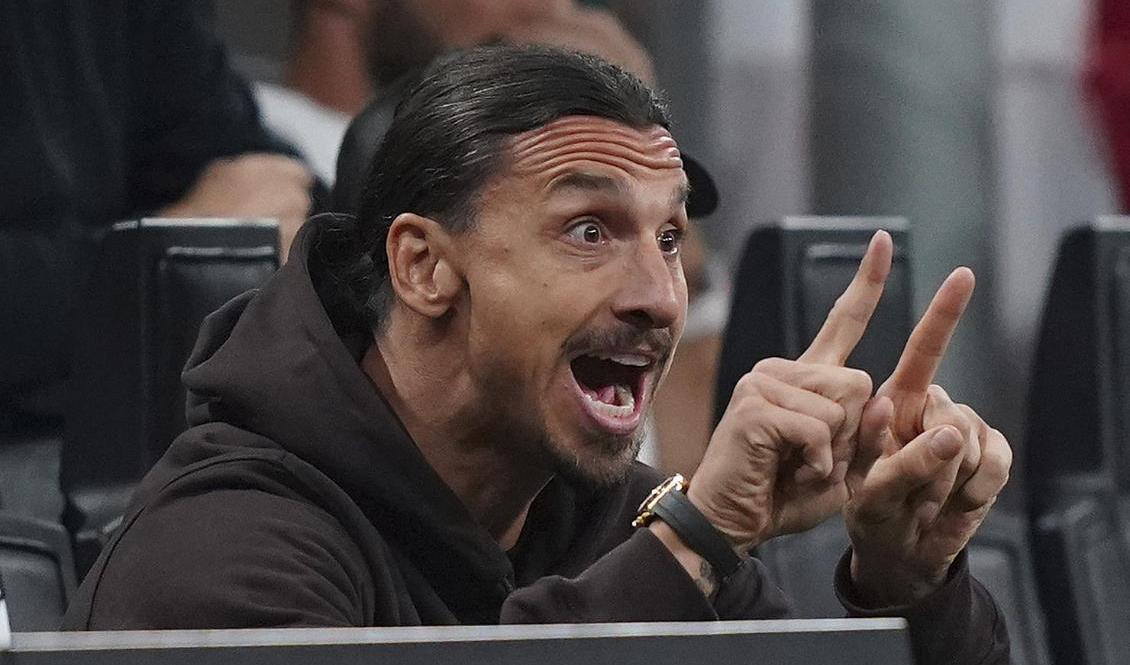 Zlatan Ibrahimovic på läktarplats i Milans 2–0-seger mot Venezia på San Siro den 22 september. Foto: Arkivbild. Spada/LaPresse