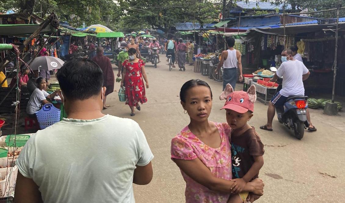 En marknad i Rangoon (Yangon) i Myanmar tidigare i oktober. Foto: AP/TT