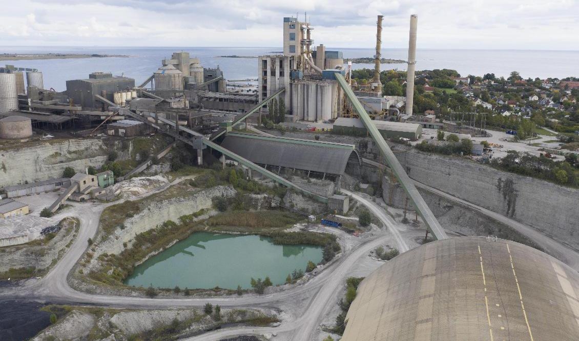 Cementas cementfabrik i Slite på Gotland är nu en av två cementfabriker i Sverige. Båda ägs av den stora cementtillverkaren Heidelberg Cement Group. Arkivbild. Foto: Fredrik Sandberg/TT