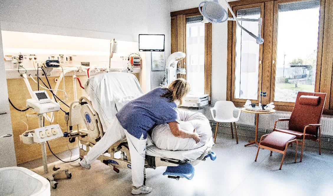 I region Stockholm har sammanlagt omkring 100 barnmorskor sagt upp sig i år på grund av dåliga arbetsförhållanden. Arkivbild. Foto: Tomas Oneborg/SvD/TT