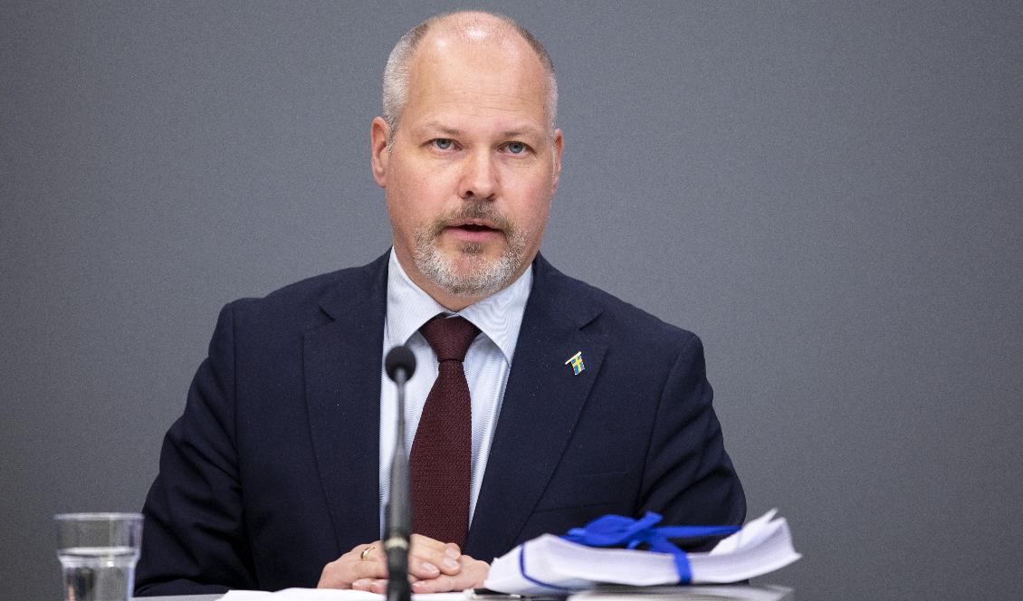 Justitie- och migrationsminister Morgan Johansson tog emot Ställföreträdarutredningens betänkande den 5 maj 2021. Lagändringarna kan träda i kraft 2023. Foto: Ninni Andersson/Regeringskansliet
